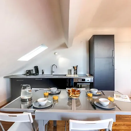 Crestia Apartment